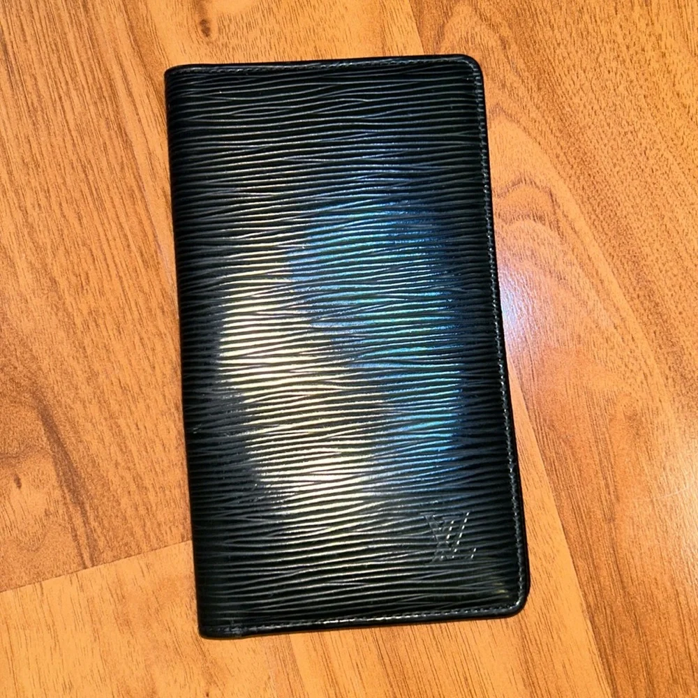 Authentic Louis Vuitton Epi Leather Notebook Cover m